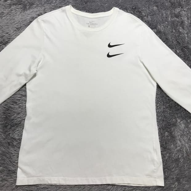 [[XL] 나이키(NIKE) NSW 스우시 롱슬리브/긴팔티셔츠@925 
