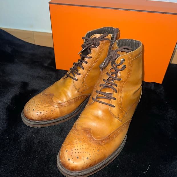 Classic wing tip leather boots 270