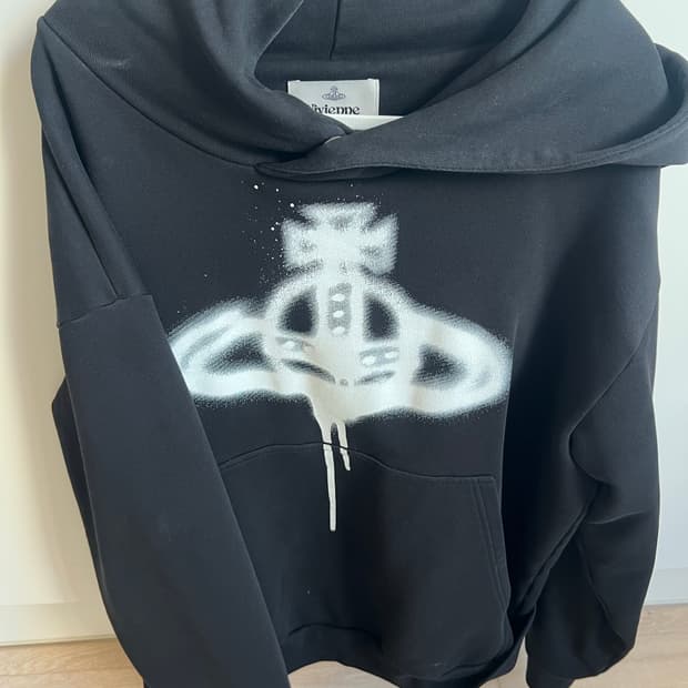 비비안웨스트우드 23FW 스프레이 후드티