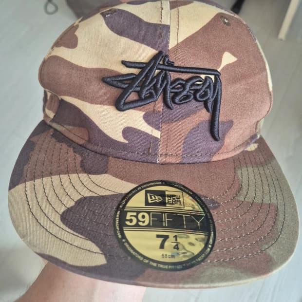 스투시 x 뉴에라 59FIFTY 카모 캡