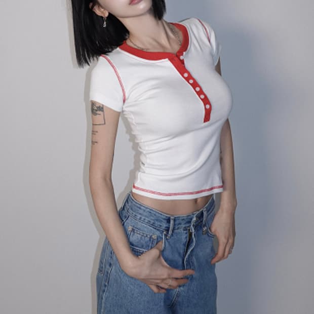 페일제이드 컬러 스티치 버튼 티