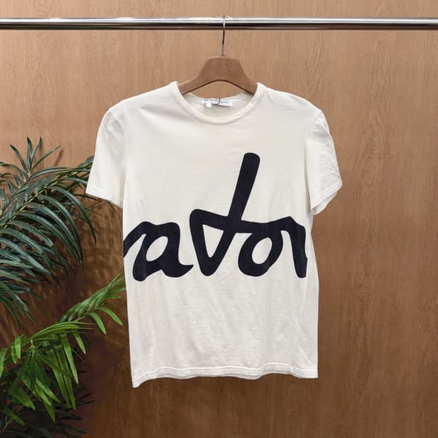 살바토레 페라가모 반팔 티셔츠 빅 로고 프린팅 라운드넥 디테일 화이트