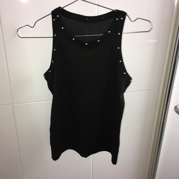 스터드 슬리브리스