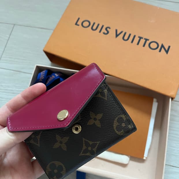 루이비통 모노그램 반지갑 푸시아