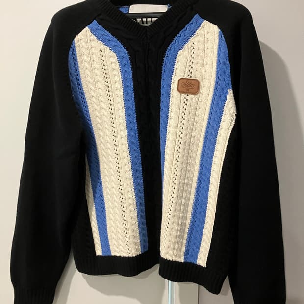 세터 로잔 브이넥 케이블 니트 세루리안 블루