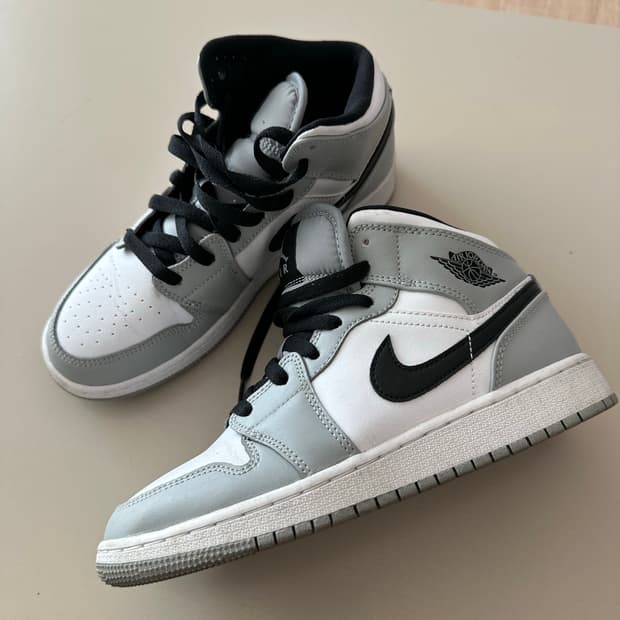 (235) GS 조던 1 미드 라이트 스모크 그레이