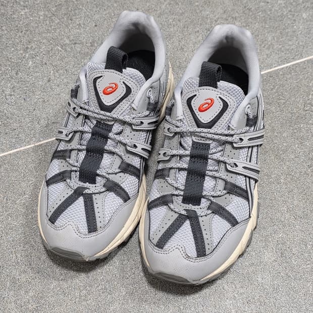 235) 아식스 젤 소노마 15-50 시멘트 그레이