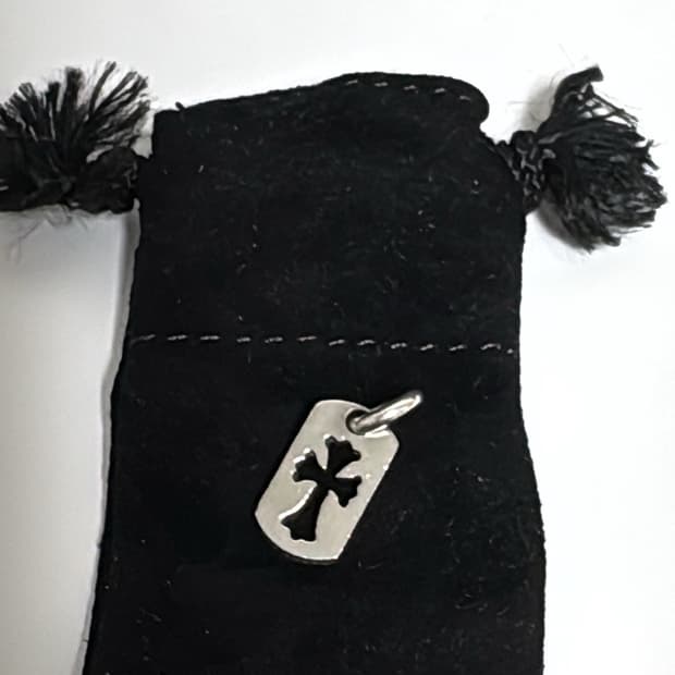 크롬하츠 컷아웃 타이니 도그택 