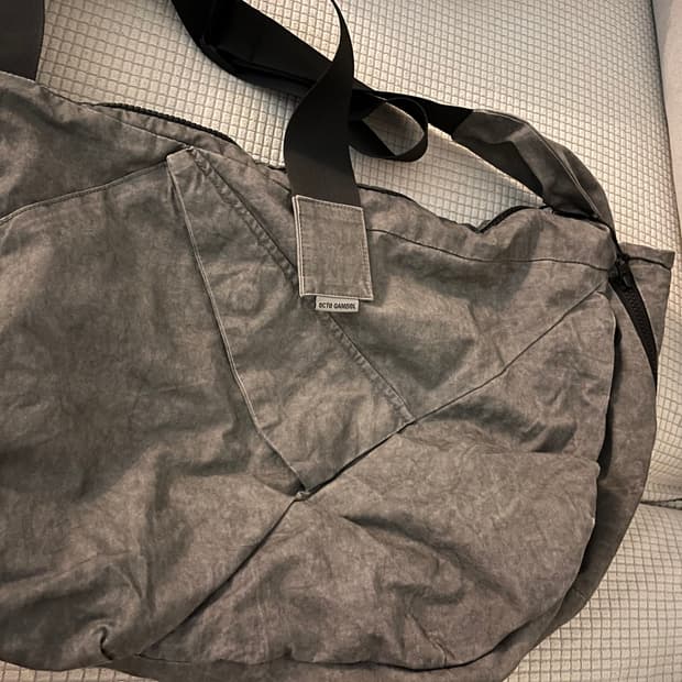 Octo Gambol 챠콜 크로스백 해