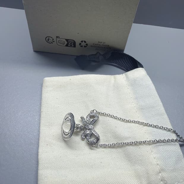 비비안웨스트우드 옥타비에 리본 목걸이