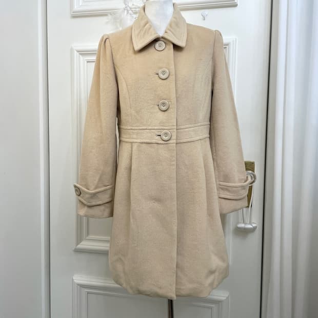 beige lovely puff pleats coat(size-38)