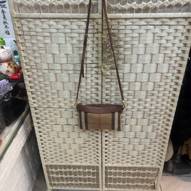 정품 버버리 페이튼 하우스체크 크로스백 팝니다