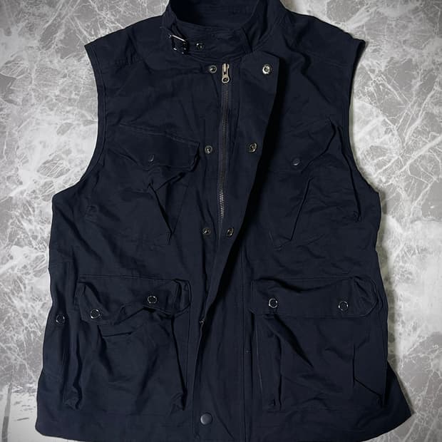 highneck zip up vest
