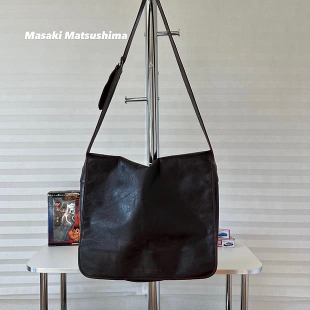 마사키 마츠시마 옴므 가죽 크로스백