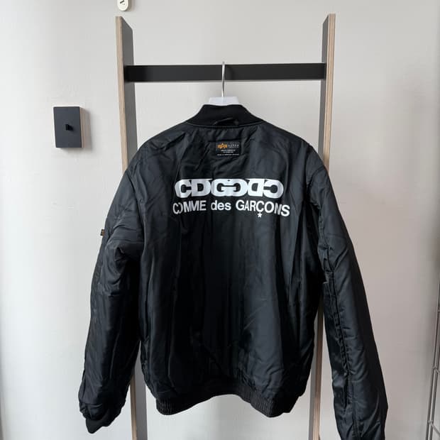 꼼데가르송 CDG 백 로고 리버 시블 MA-1 자켓