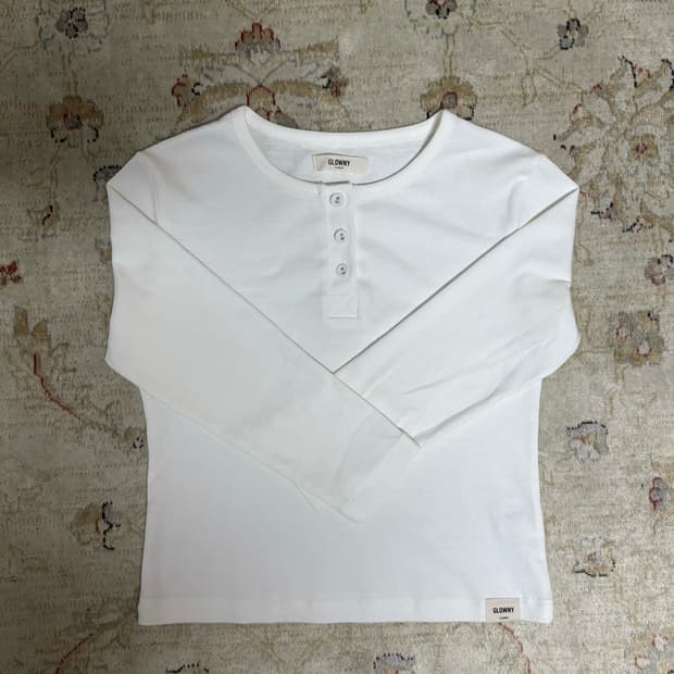 GLOWNY 글로니 3/4 BUTTON FLY TEE WHITE 새상품