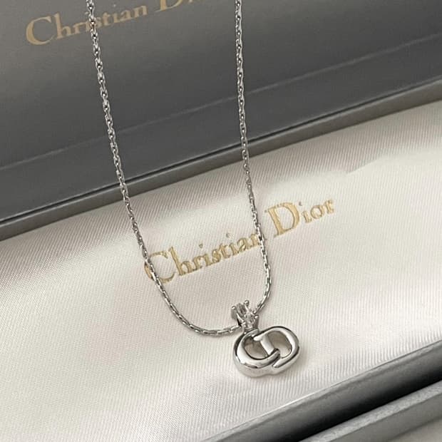 Christian Dior stone necklace / 디올 목걸이