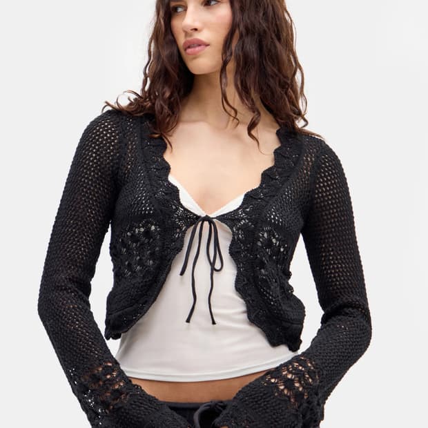 어반아웃피터스 BDG 크로셰 니트 타이 가디건 블랙