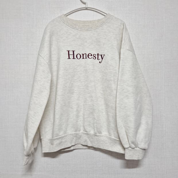 Honesty 맨투맨 티셔츠