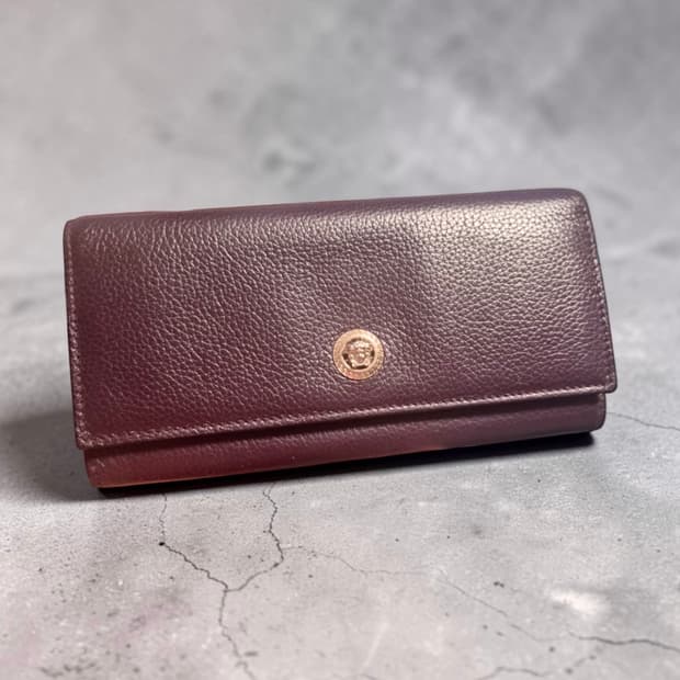 베르사체(VERSACE) 메두사 로고 그레인 레더 장지갑 (버건디)