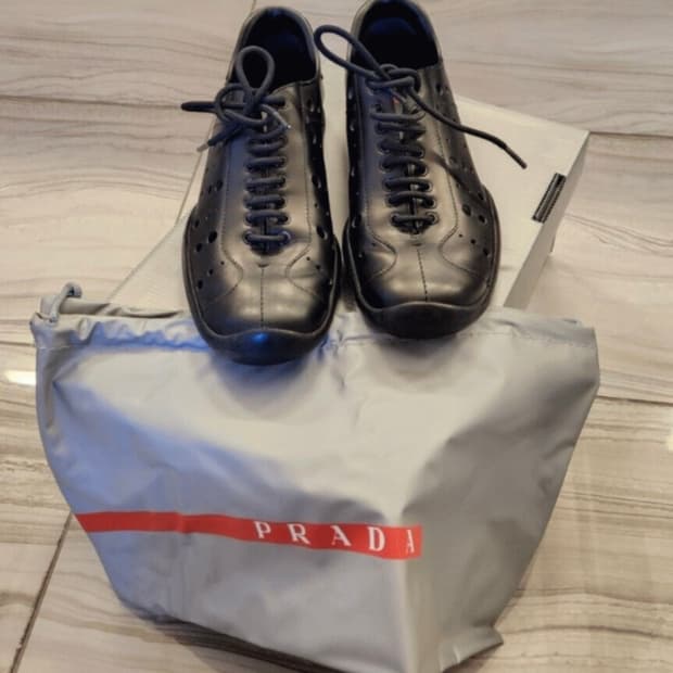 프라다 컷아웃 슈즈 235~240