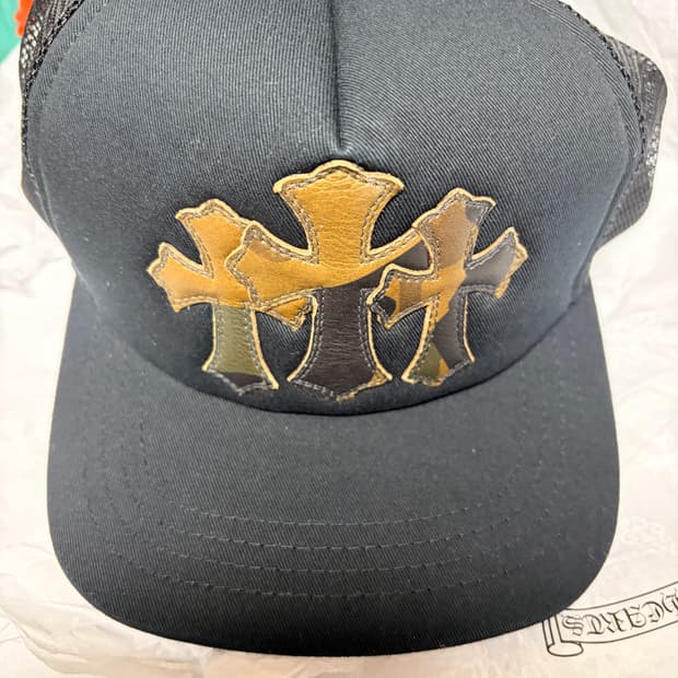 크롬하츠 세메터리 카모 레더 패치 캡