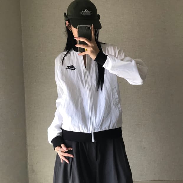 나이키 흰검 바람막이 자켓