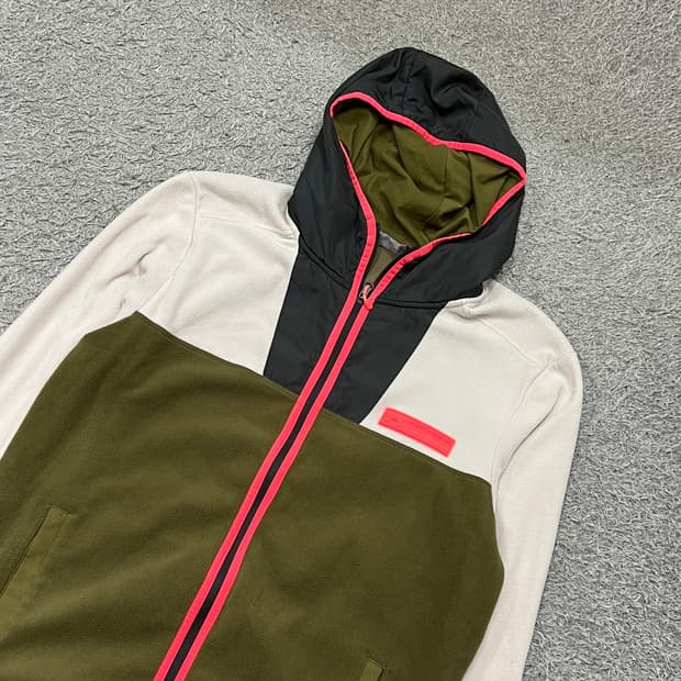 [100] 언더아머 후리스