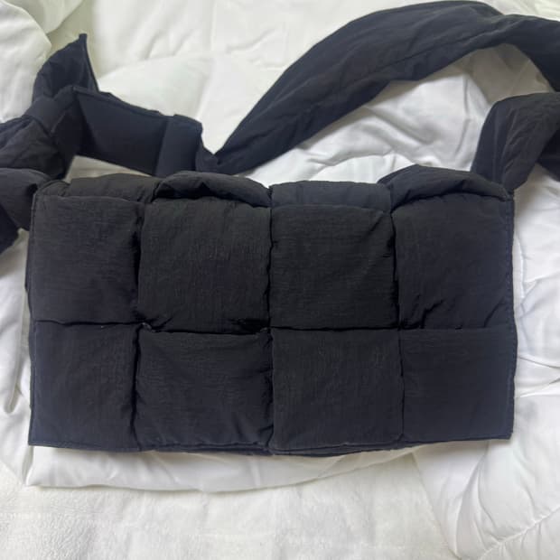 보테가베네타 패디드 카세트백