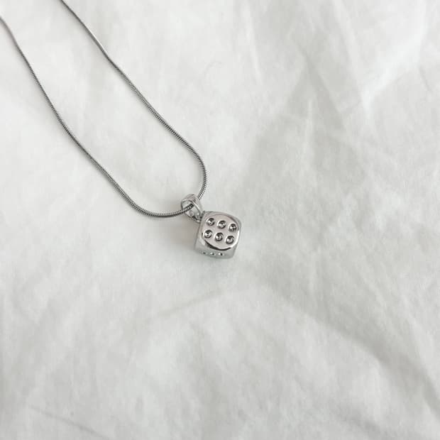 Dice necklace / 주사위 빈티지 써지컬 목걸이