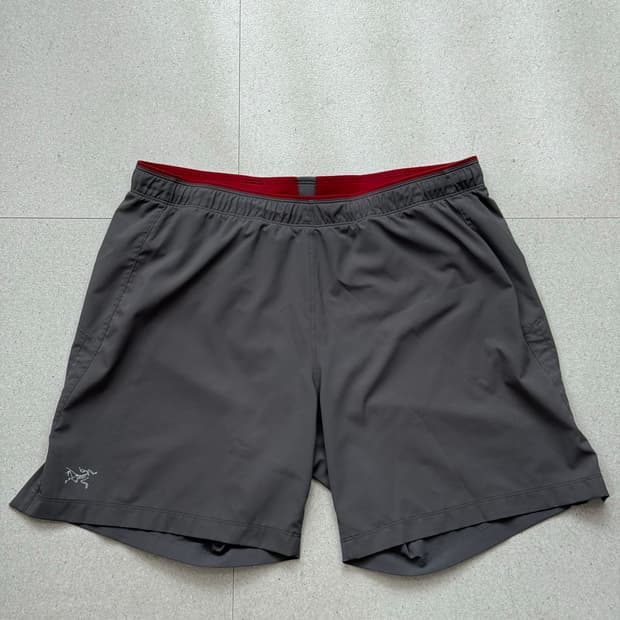 아크테릭스 노반 7“ 러닝 팬츠 그레이 M사이즈