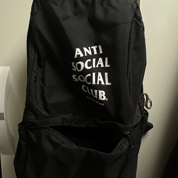안티소셜소셜클럽 백팩