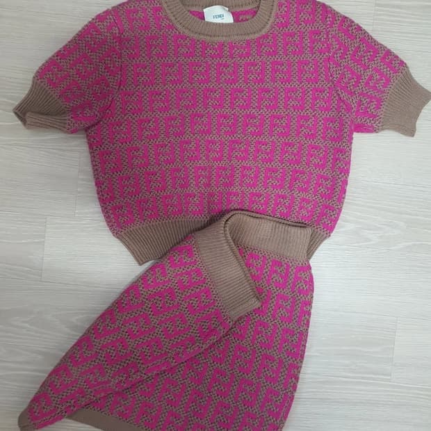 성인44가능)정품 펜디 니트 투피스 세트