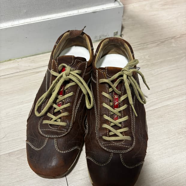 프라다 빈티지 레더스니커즈 250~255