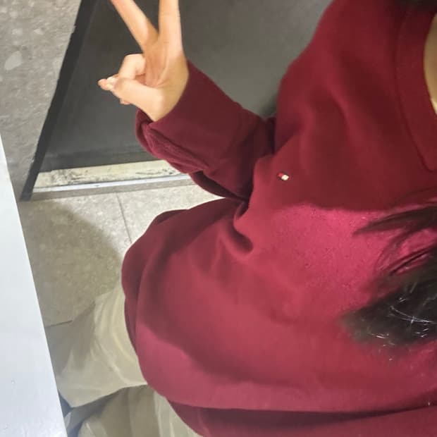 타미힐피거 정품 브이넥 니트 레드