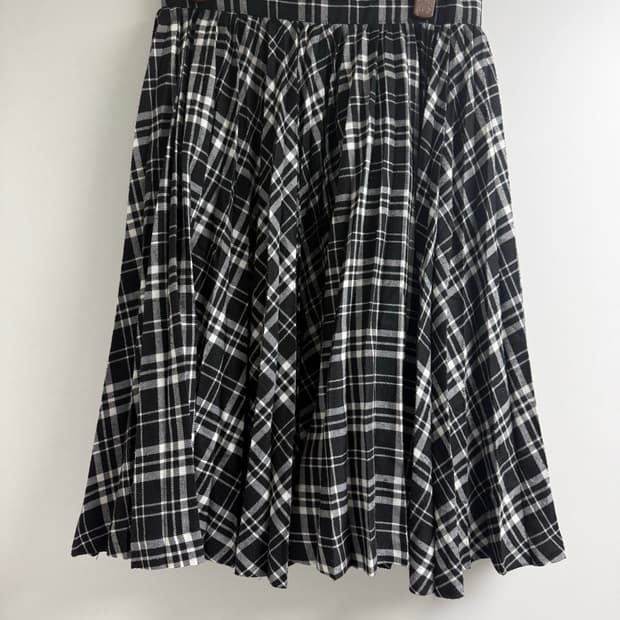 체크 미디 스커트