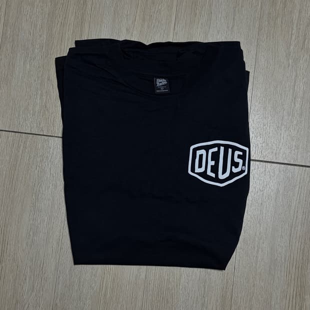 Deus 티셔츠 L