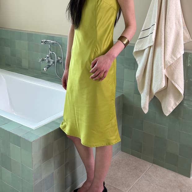 셔링 라임 미디 원피스