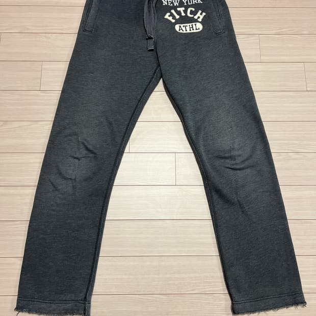 아베크롬비 & 피치 로고 스웻 조거 팬츠 / 차콜그레이