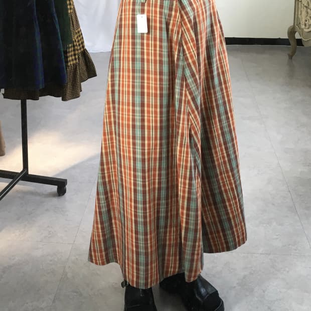 Check pattern skirt