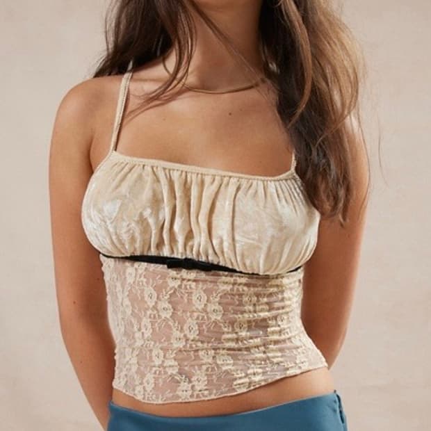 kimchi blue 벨벳 리본 레이스 시스루 캐미 나시 탑