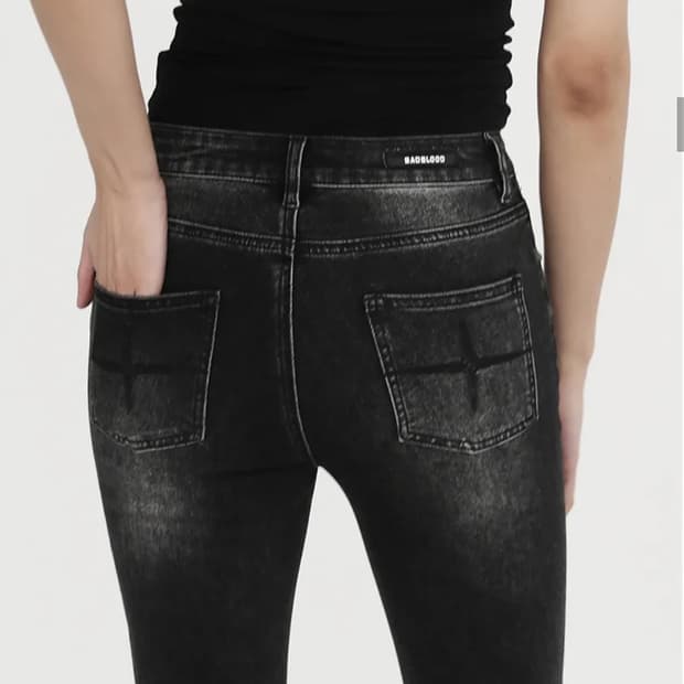 배드블러드 로우라이즈 부츠컷 팬츠 블랙