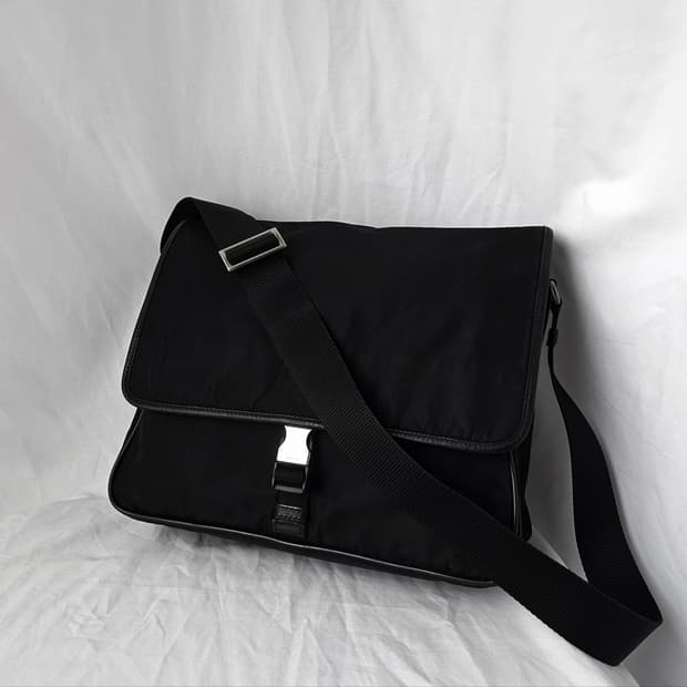 [정품 PRADA] 프라다 사이드로고 나일론 메신저백 크로스백 남녀공용