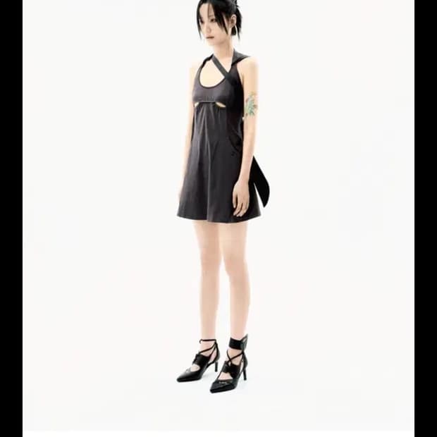 오호스 홀터넥 에이프런 원피스 차콜 2사이즈