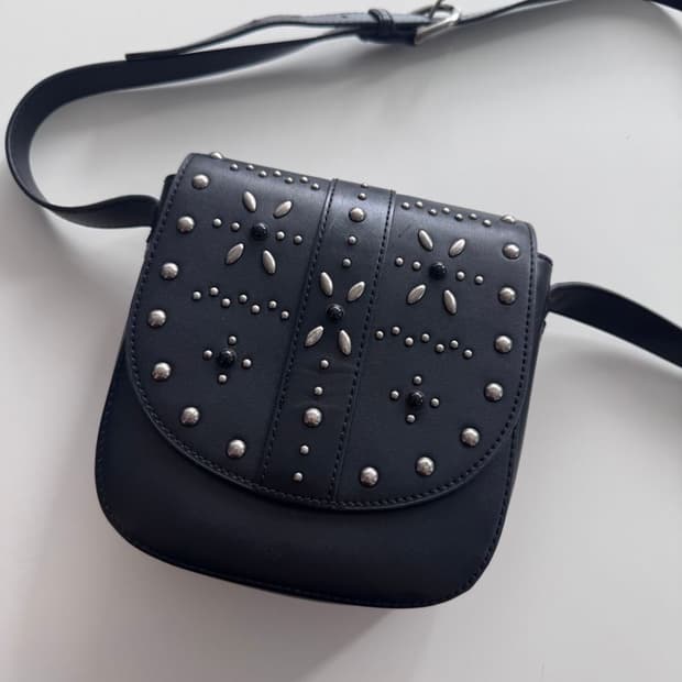 STUDS SHOULDER BAG 스터드 숄더백