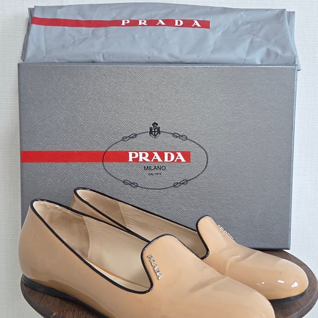 프라다 페이턴트 로퍼 (EU 38.5)
