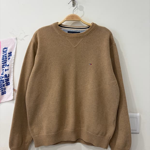 50. 타미힐피거 니트