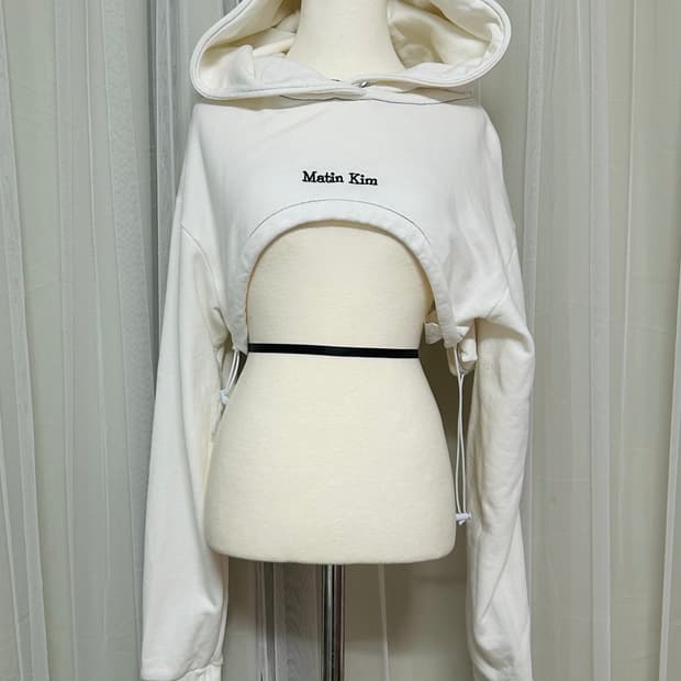 마뗑킴 크롭 볼레로 후드티 아이보리