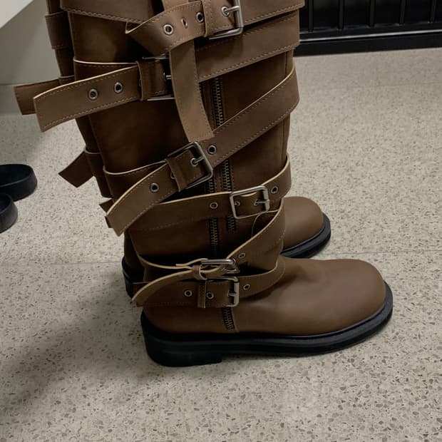 브라운 240 버클 롱부츠