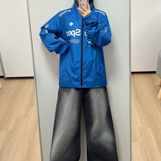 데상트 무브 스포츠 블루 바람막이 자켓